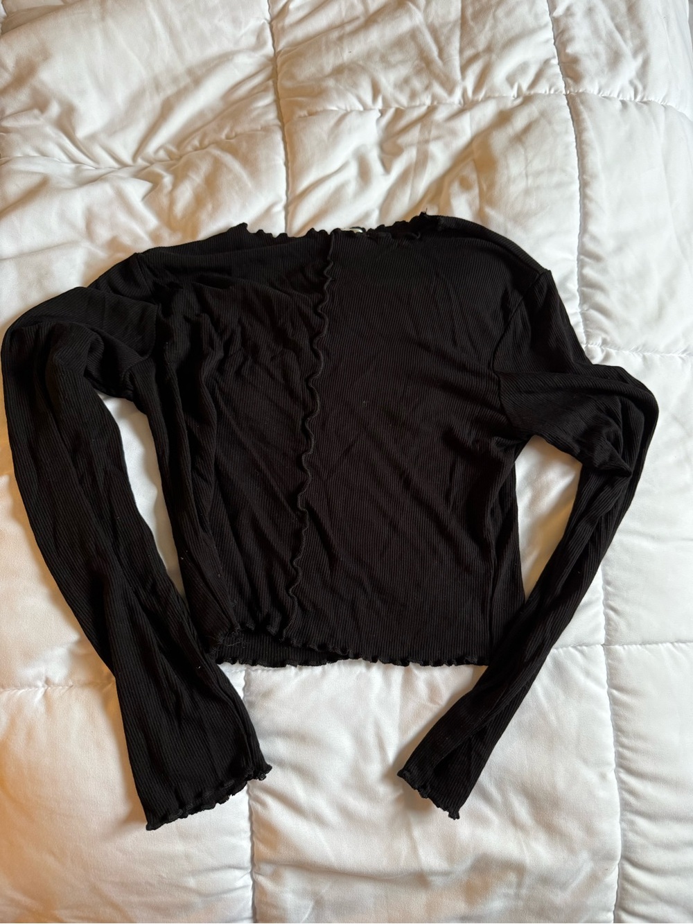 Bozzolo Black Ribbed Lettuce-Edge Long Sleeve Crop Top